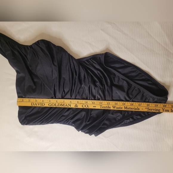 La Blanca Island Goddess One Shoulder Ruched One Piece Swim Suit sz 4 LB4KV14 - Picture 9 of 10